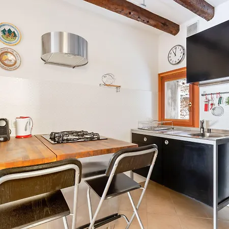 Riva Di Biasio Lovely Flat *
